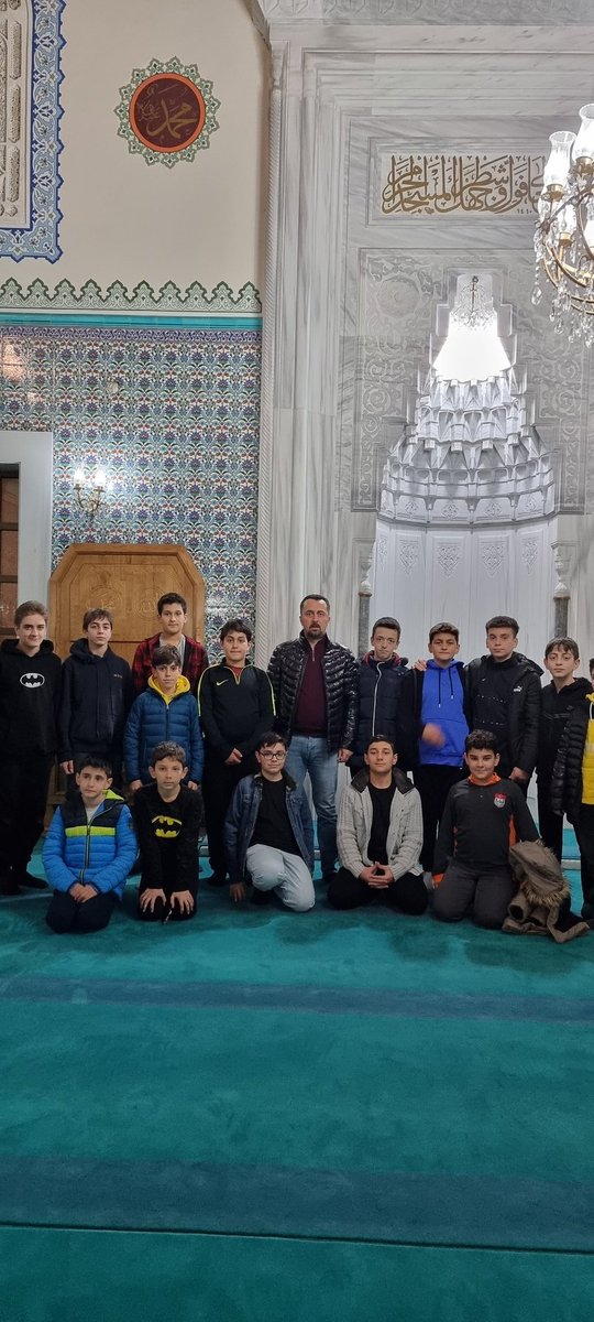 AltunbasRustu's tweet photo. Namazda buluşuyoruz etkinliğimiz kapsamında Sahil Camiinde öğrencilerimizle Teravih Namazı kıldık... https://t.co/W1Rq2L9fxO