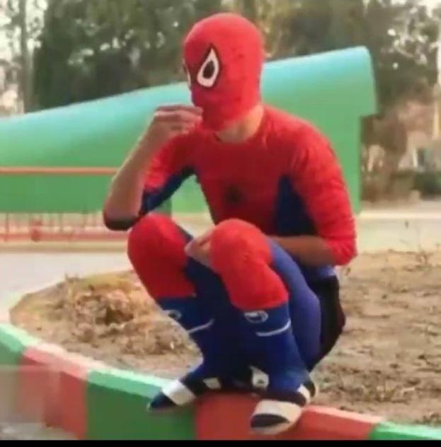 1Mohaamd's tweet image. یک ساعته دارم به این میخندم 😂😂😂
میدونستین نواربهداشتی واسه خون آشاما حکم چایی کیسه ای و داره؟؟؟