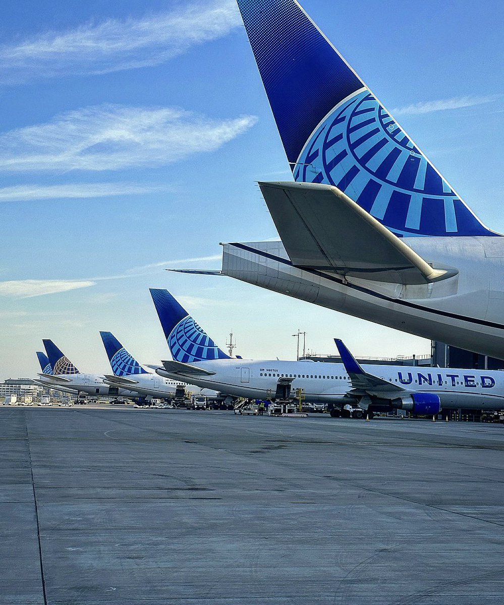 We go again! Early morning arrivals & departures from @HeathrowAirport team work makes the dream work here @united we’re now at 23 flights in 2023 & still we keep growing, another beautiful day too ☀️💙 have a great weekend peeps! #unitedfamily 
 #wearelhr