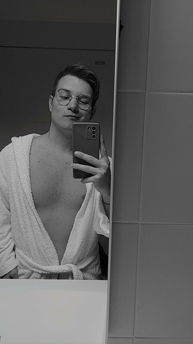 devidcastel20's tweet photo. Post doccia 🚿 🚿 🔥🥵 https://t.co/rx9YDkep2G