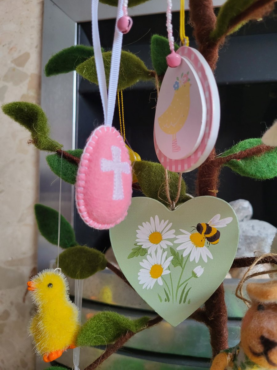 Happy Easter 🐣 🐰 ✝️🐥🐇 Have a lovely Bank Holiday weekend. #teddybearladies  #easter #eastereggs #easterchick #easterbunny #easterdecor #hotcrossbuns #easterbankholiday #spring #saturday