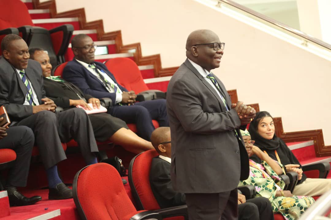 ukaguziTanzania's tweet image. CAG, Bw. Charles E. Kichere akitambulishwa Bungeni na Spika wa Bunge la Jamhuri ya Muungano wa Tanzania, Mhe. Dkt. Tulia Ackson wakati Serikali ilipowasilisha Bungeni Taarifa ya CAG ya Ukaguzi wa Hesabu za Serikali kwa Mwaka wa Fedha 2021/2022 siku ya Alhamisi, Aprili 6, 2023.