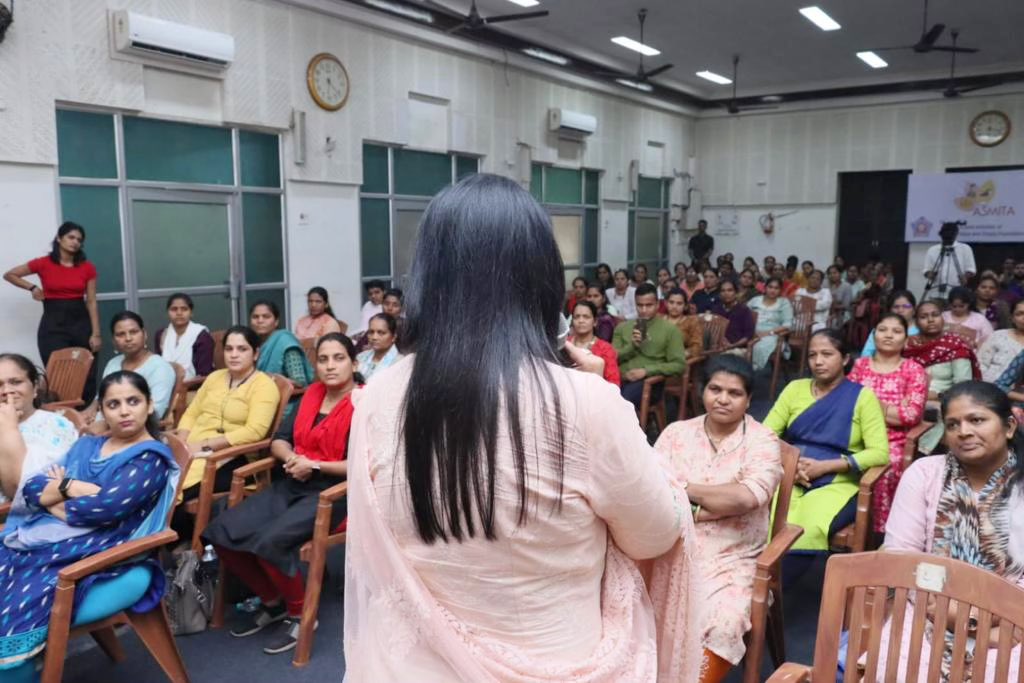 AMRUTA FADNAVIS tweet media