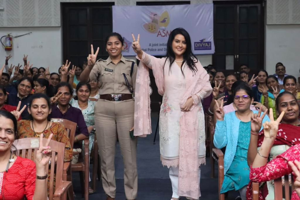 AMRUTA FADNAVIS tweet media