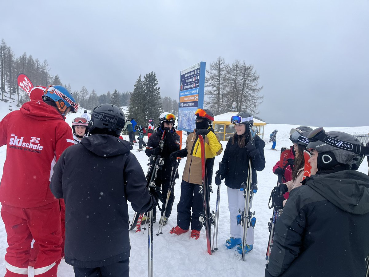 sgiostrade's tweet photo. Diwrnod 1 - let’s go!! 🤸🎿 #SgioStrade https://t.co/ZhwjLQ7TyZ