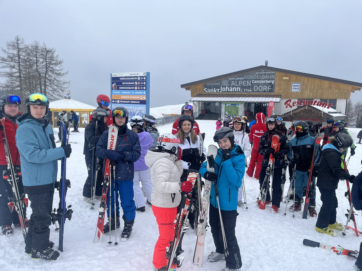 sgiostrade's tweet photo. Diwrnod 1 - let’s go!! 🤸🎿 #SgioStrade https://t.co/ZhwjLQ7TyZ