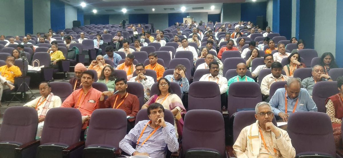 MParandeVHP's tweet photo. दि 8 तथा 9 एप्रिल को Hindu Academician’s Conference का आयोजन फरिदाबाद, हरियाणा में विश्व हिन्दू परिषद द्वारा हो रहा है. https://t.co/beTdicy6in