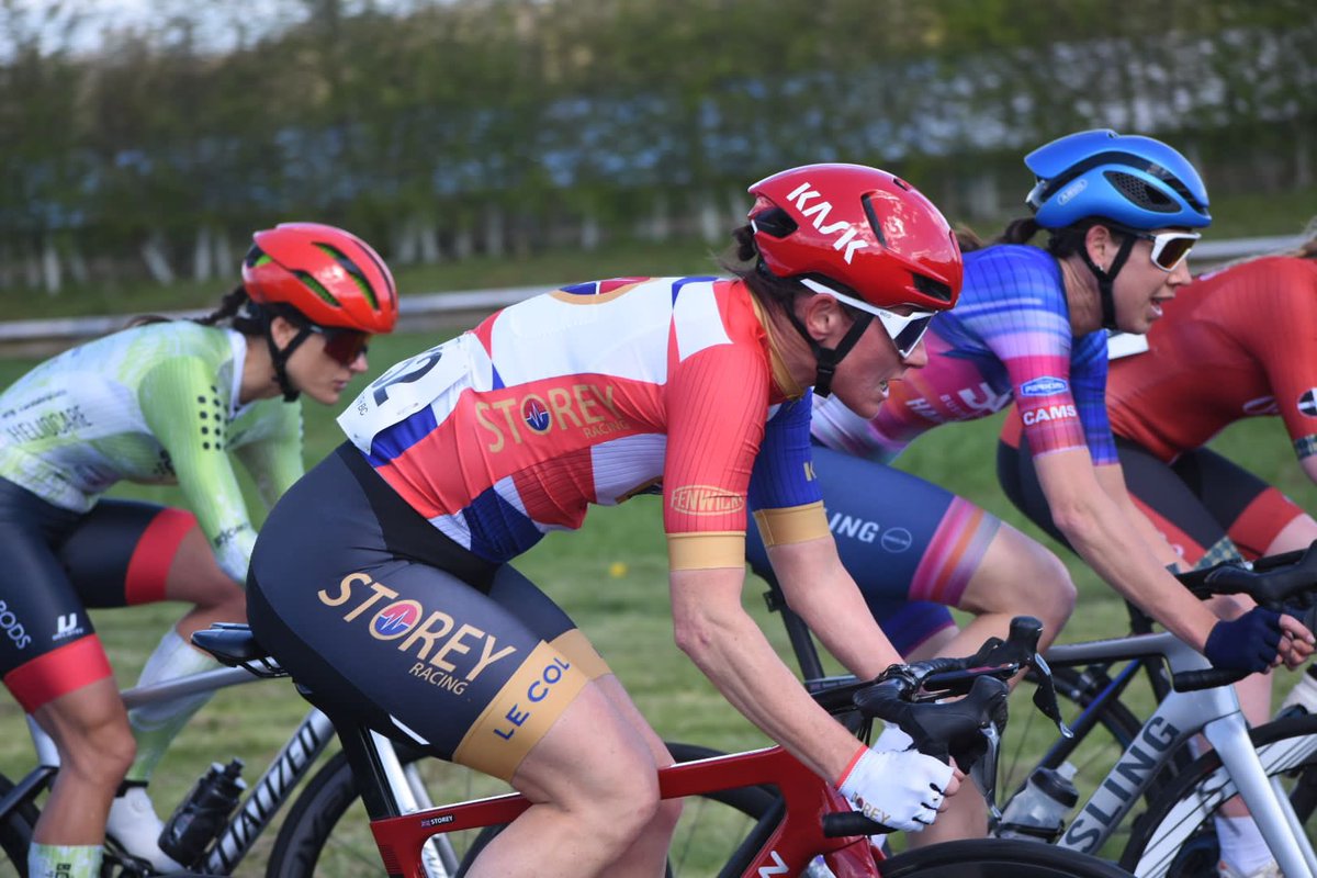 DameSarahStorey's tweet photo. A Good Friday well spent with the awesome @andycookcycling event at Castle Combe &amp; the brilliant support of all @chipwheelers 
📸 1&amp;2 @HughMcManus 
📸 3&amp;4 @StoreyRT https://t.co/GkTR6toJG3