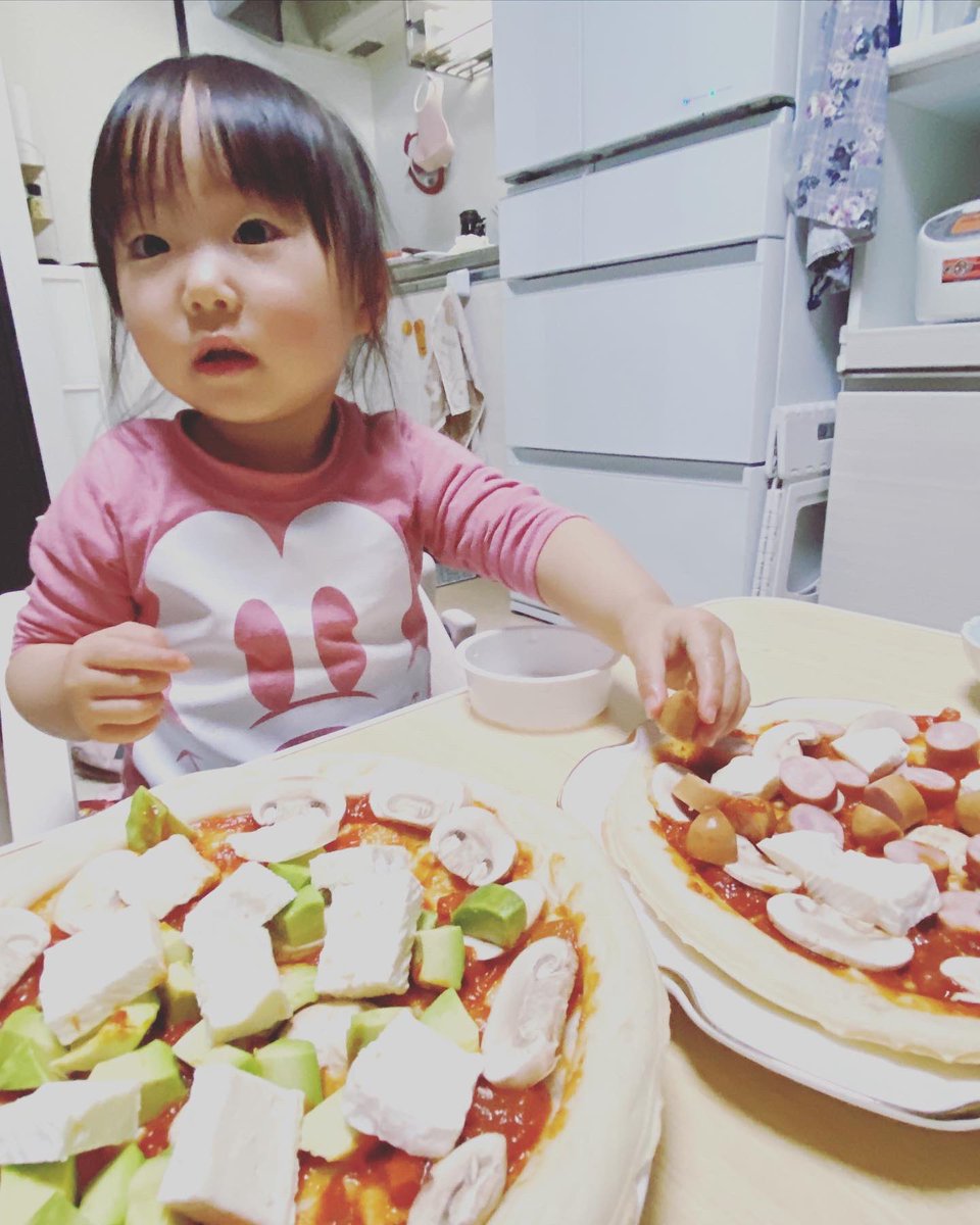 Wq8bgXRmOG66589's tweet photo. ピザ×えな
we made pizza at home.
#ピザ #pizza
#高木家の休日 #娘 #2歳 #家族 #家族の時間 #癒し #家庭 #かわいい #japan #familytime #family #children #happy #baby #instagood #love #funny #Lifewithchildren #follwme #followbacks #follw #YOLO #Life https://t.co/XUMaXEevfm