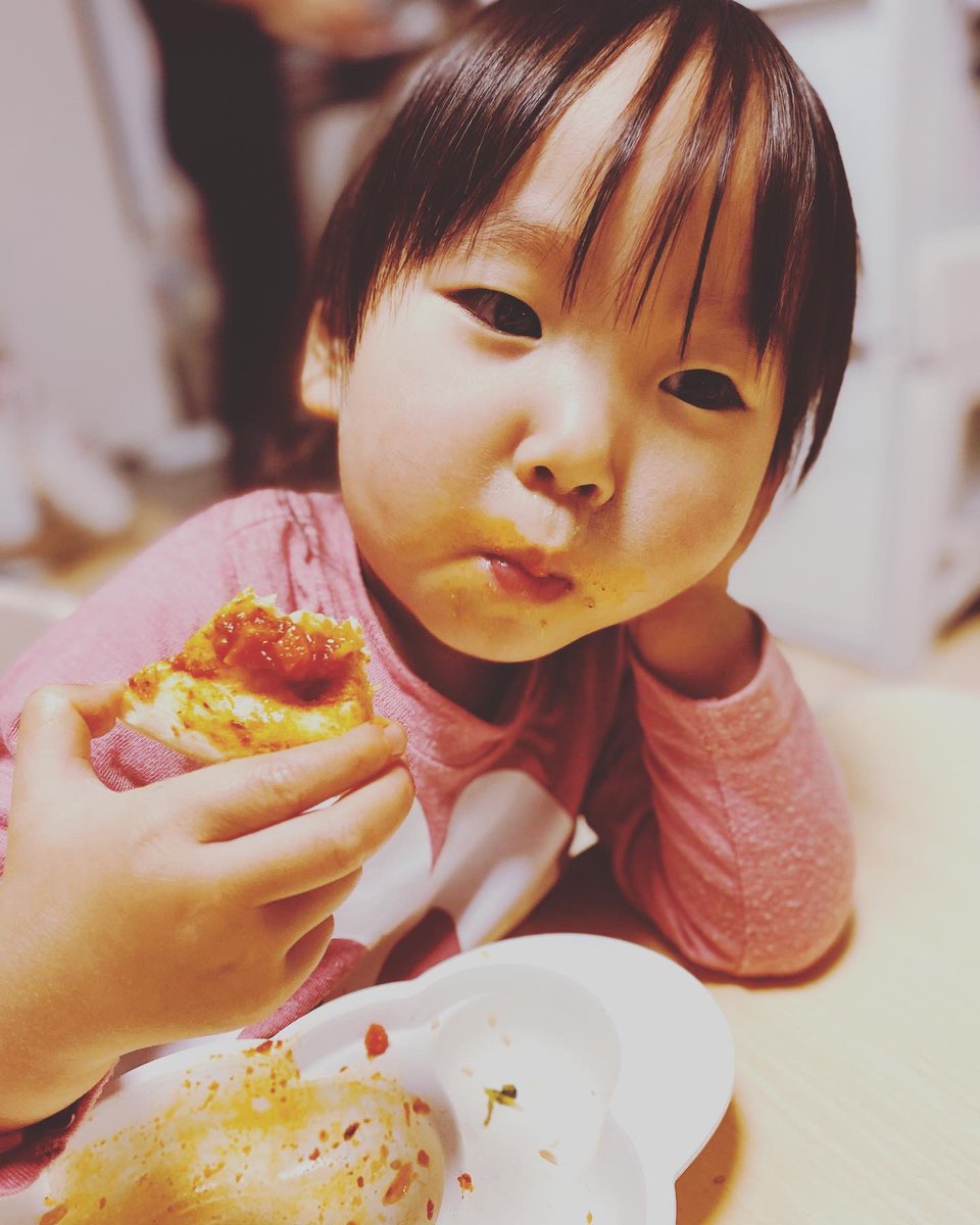 Wq8bgXRmOG66589's tweet photo. ピザ×えな
we made pizza at home.
#ピザ #pizza
#高木家の休日 #娘 #2歳 #家族 #家族の時間 #癒し #家庭 #かわいい #japan #familytime #family #children #happy #baby #instagood #love #funny #Lifewithchildren #follwme #followbacks #follw #YOLO #Life https://t.co/XUMaXEevfm