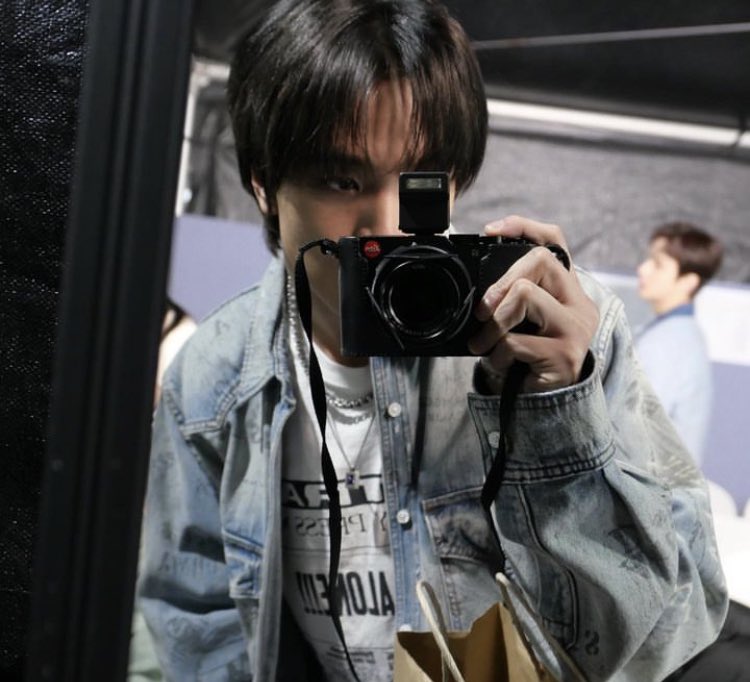 ; hadiah perpisahan 
── lhc short au
©jenoxleegf