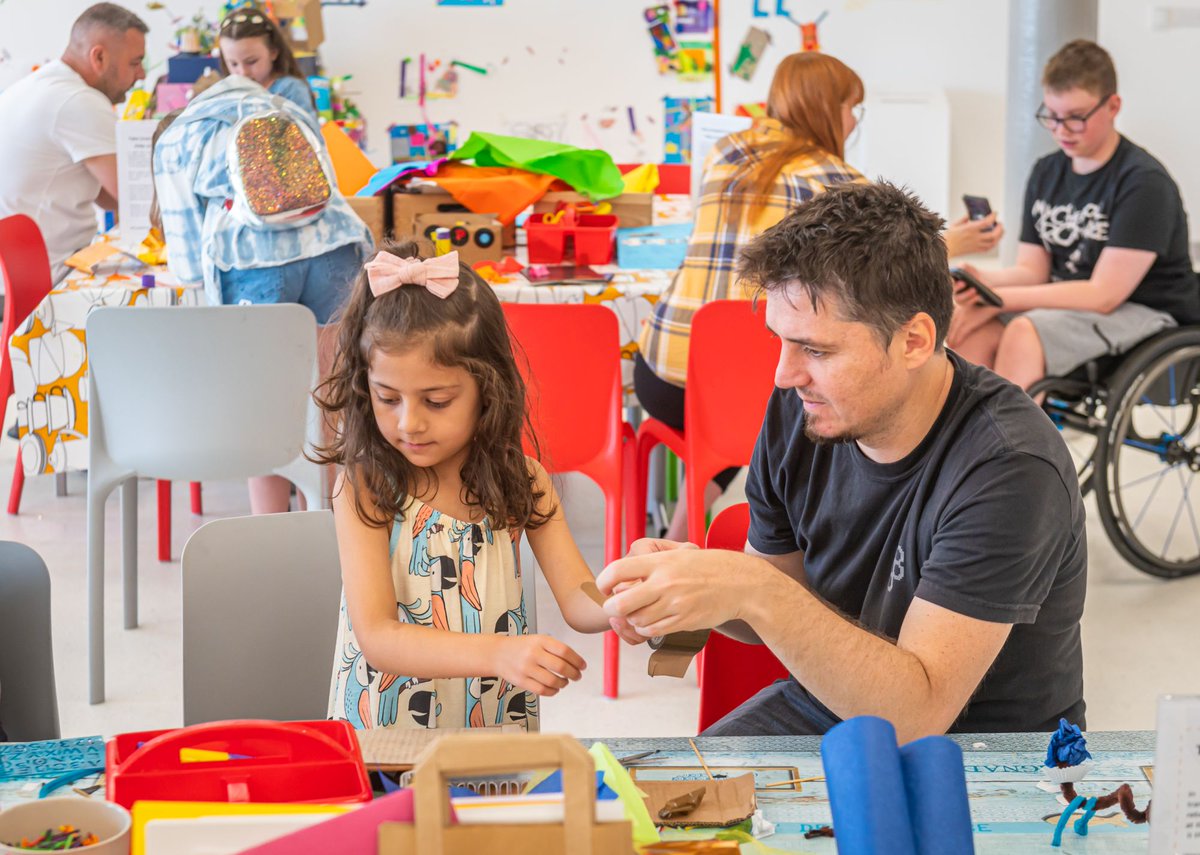 Looking for free family activities? 👀  Come and create your own animal habitat artworks inspired by art in our free displays. Drop in between 11.00-15.00 every day until 16 April. No need to book. Find out more here ➡️ bit.ly/3YSMMGA