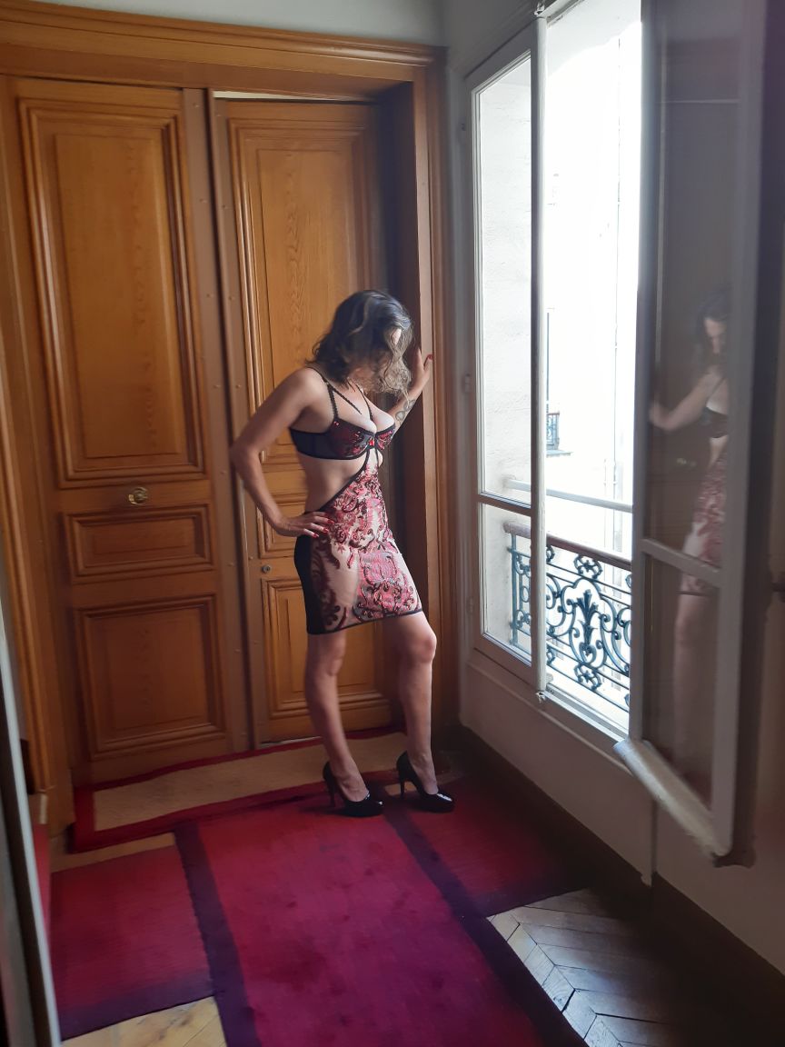 Vous êtes sur #Paris pour ce grand #weekend de #Paques ? Profitez-en ce samedi (ou lundi) pour venir rue Quincampoix découvrir les #collections #sexychic signées @AnneArroyoCrea ! @PhyleaCreations #lingeriesexy #libertinage #glamour #style #fashion #madeinFrance