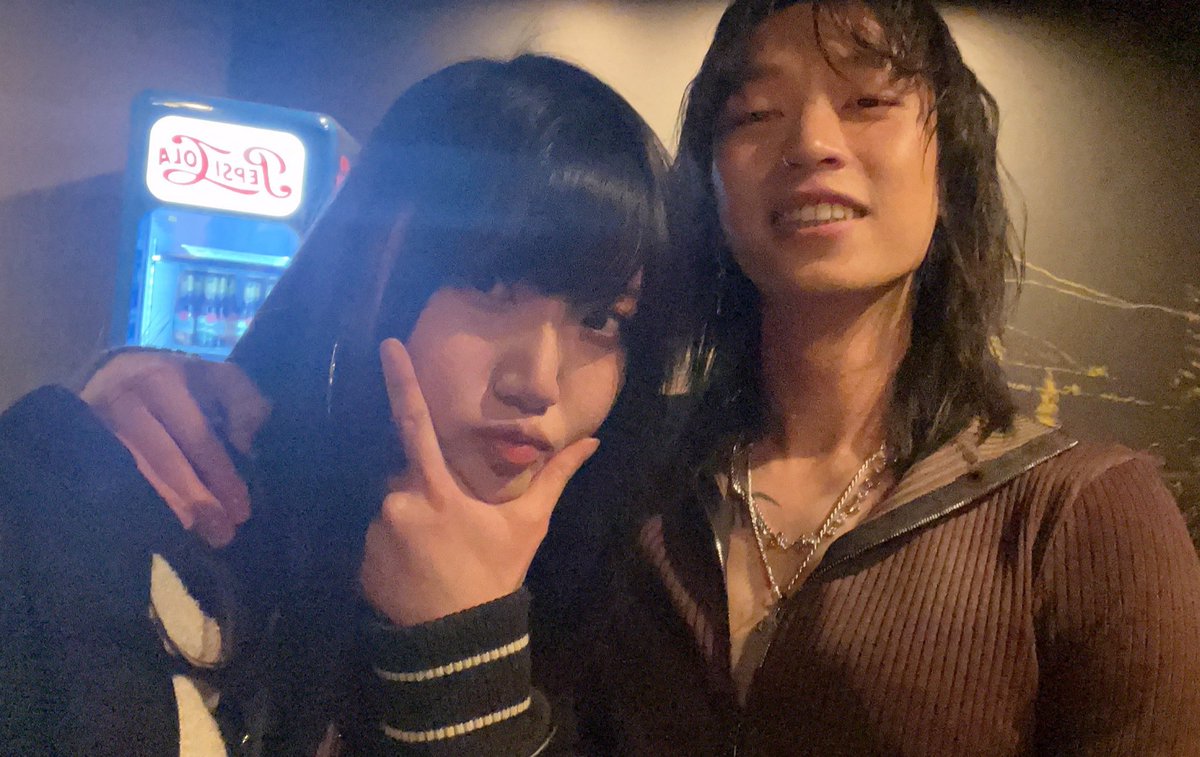 annoyingaria's tweet photo. first live backstage experience 🫣

keshi is very pretti.

caitlin caught his pick from the crowd!!

peter &amp; tyson successfully managed to get me to drink a lighter version lemon drop. (ty peter 🥹👍 i had no idea drinks are $$$)

super fun night 🥲💕 tysm juliaaa for planning!! https://t.co/eC4KlBbRoA
