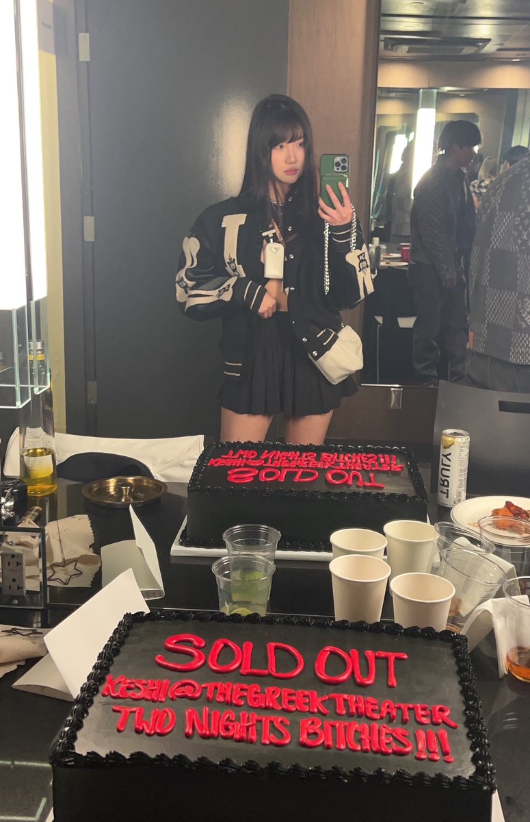 annoyingaria's tweet photo. first live backstage experience 🫣

keshi is very pretti.

caitlin caught his pick from the crowd!!

peter &amp; tyson successfully managed to get me to drink a lighter version lemon drop. (ty peter 🥹👍 i had no idea drinks are $$$)

super fun night 🥲💕 tysm juliaaa for planning!! https://t.co/eC4KlBbRoA