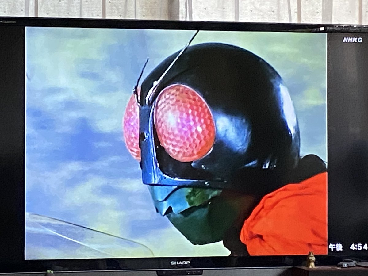 komisyousa's tweet photo. かああっけええええええええ😆

やはり仮面ライダーは、バイクとステゴロが基本よね♪♪ https://t.co/1S6TO0toHk