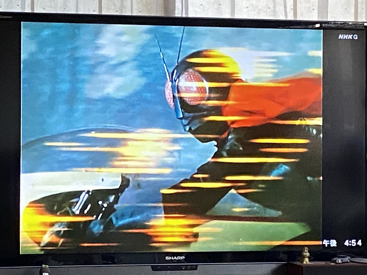 komisyousa's tweet photo. かああっけええええええええ😆

やはり仮面ライダーは、バイクとステゴロが基本よね♪♪ https://t.co/1S6TO0toHk