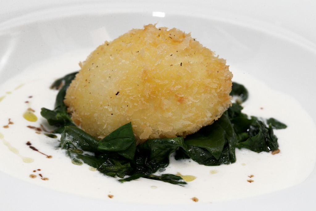 Uovo croccante, spinaci al balsamico e spuma di pecorino: un sublime flashback dal menù  a 4 mani 2018 firmato da Particolare di Siena e La Tavola, il vino e La Dispensa di Oliver Glowig.... Buona Pasqua🐣‼️
#girogustando #a4mani #cuochichesincontrano… instagr.am/p/CqxIuriI4NX/