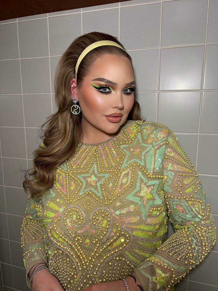 NikkieTutorials's tweet image. 💚🙈