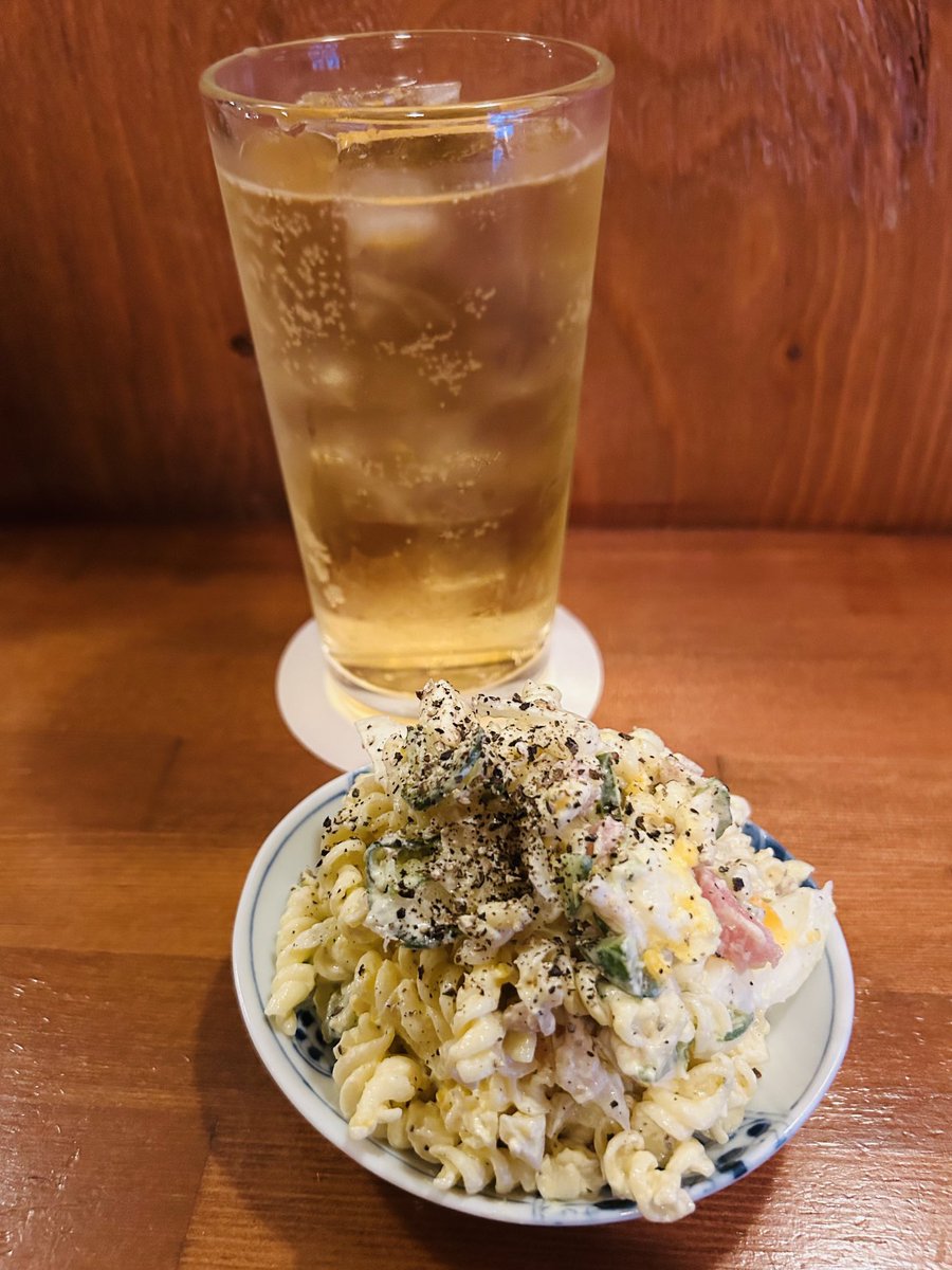 peliyayaya's tweet photo. 濃ゆくて良いの。

#taberi
#ハイボール
#マカロニ玉子サラダ
#立ち飲み https://t.co/ILaQEIddcj