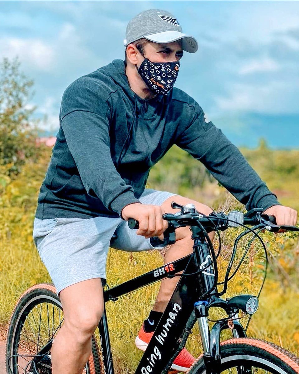 SalmanKhanHolic's tweet photo. ★ #SalmanKhan
#BeingHumanECycle
https://t.co/X6MdHVI3bt https://t.co/BEHOOzLZSW