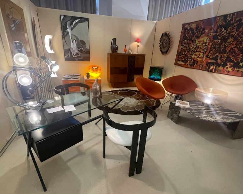 Expomedia2's tweet photo. 📣Vous êtes plutôt bijoux vintage, sculptures légères, mobilier classique ou années 70?🤔
Il y en a pour tous les goûts au salon de Biarritz @Salon des Antiquaires De Biarritz ! 😃
C'est au Bellevue jusqu'à lundi de pâques inclus. 🙏
👉Infos: https://t.co/HWoWIfBE1F https://t.co/CPagED0LrS