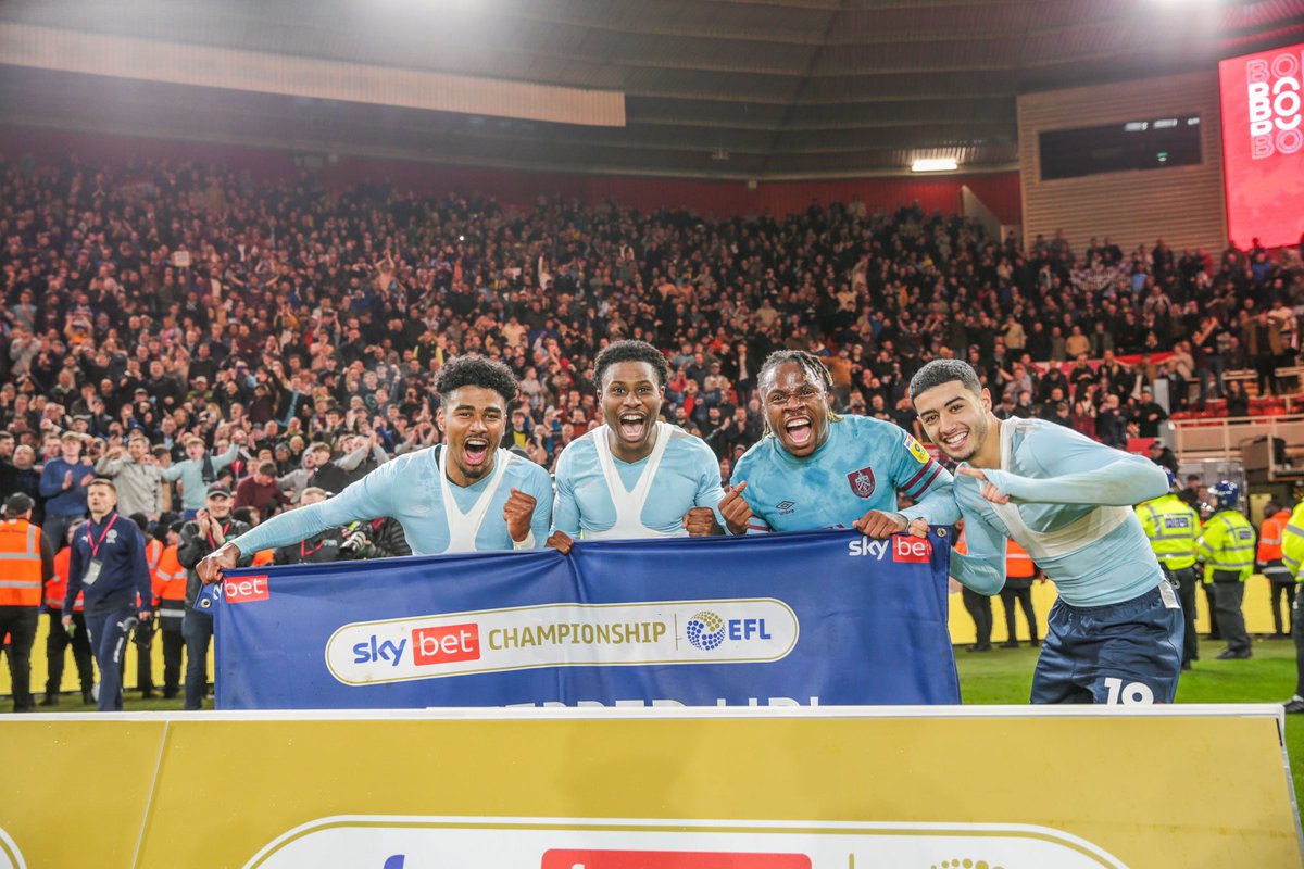 NathanTella_11's tweet photo. This team! what a feeling #utc 💜 https://t.co/8qOlIxYoBe