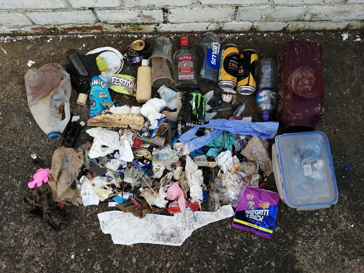 Plastic, plastic, and more plastic. The sun is out, but so is the rubbish - please take your litter home!
This litter pick included two dummies, balloons, plastic gloves, and even part of a sign! #GreatBritishSpringClean @KeepBritainTidy #Wirral #NewBrighton