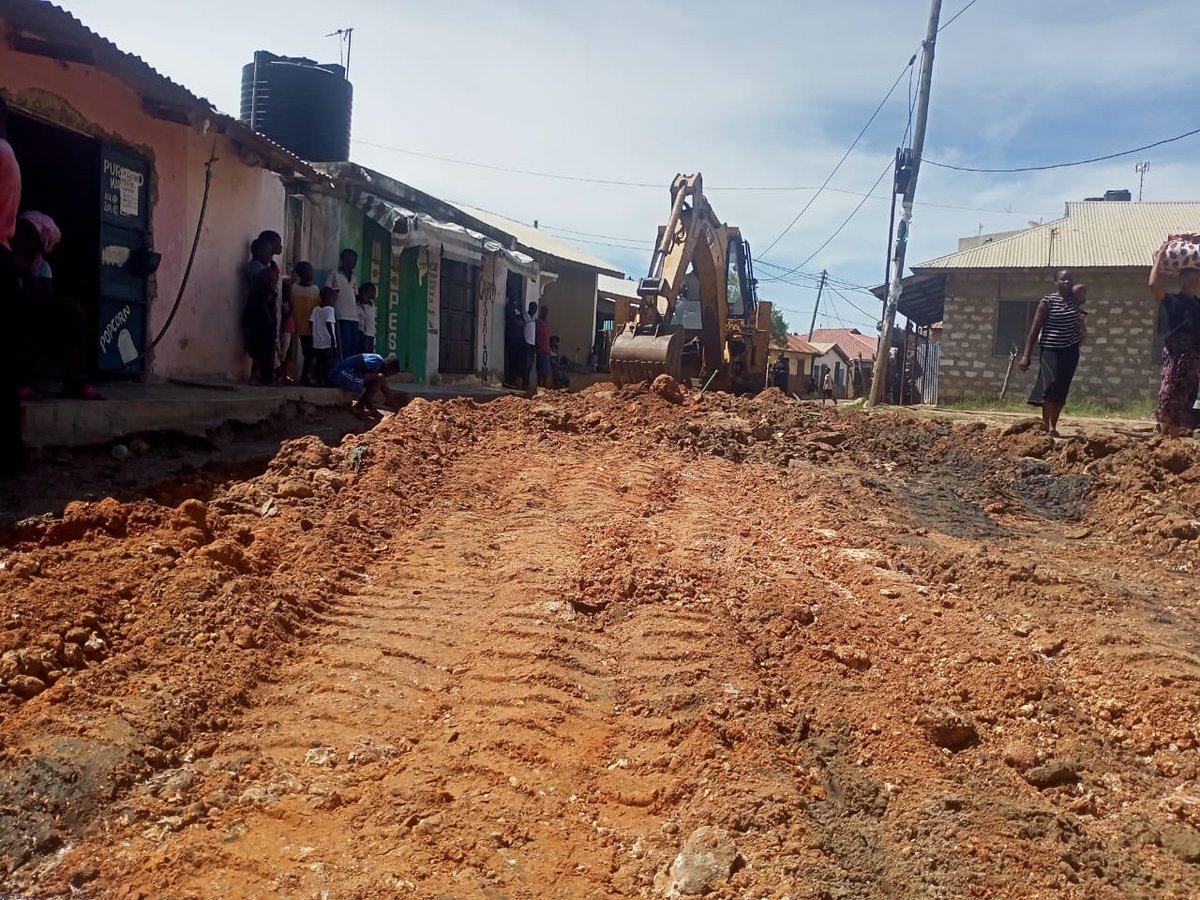 MohaJichoPevu's tweet photo. The best way to positively impact our communities and the generations 2come is by championing development projects. Ground-breaking  of Kadzandani Pry Cabro Access rd- one of the many vital roads that I am commited 2lay down for the betterment of my people in Nyali. Kazi Iendelee https://t.co/QEQUqmTkEZ