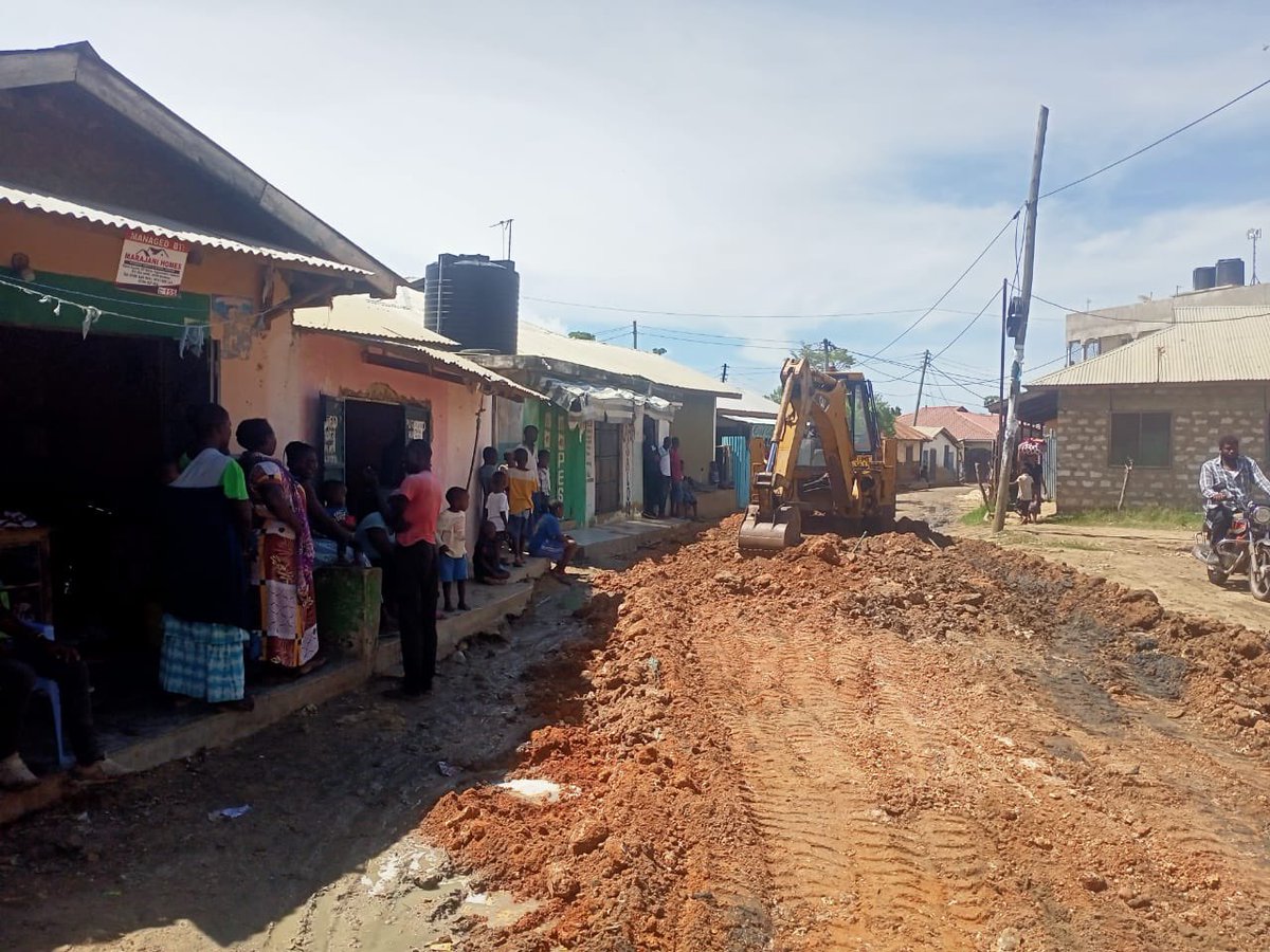MohaJichoPevu's tweet photo. The best way to positively impact our communities and the generations 2come is by championing development projects. Ground-breaking  of Kadzandani Pry Cabro Access rd- one of the many vital roads that I am commited 2lay down for the betterment of my people in Nyali. Kazi Iendelee https://t.co/QEQUqmTkEZ