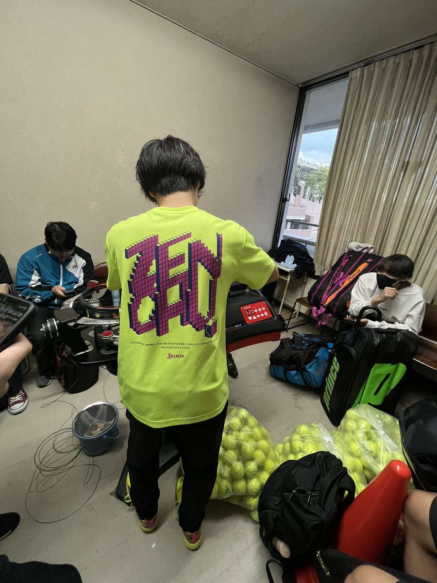 tutTennis's tweet photo. 本日は天候不良の中、5人の新入生が体験に来てくれました！
来週は月・水・木・土曜日に活動しているので、興味がある方はご連絡お待ちしております🎾 https://t.co/k4P73piKGR