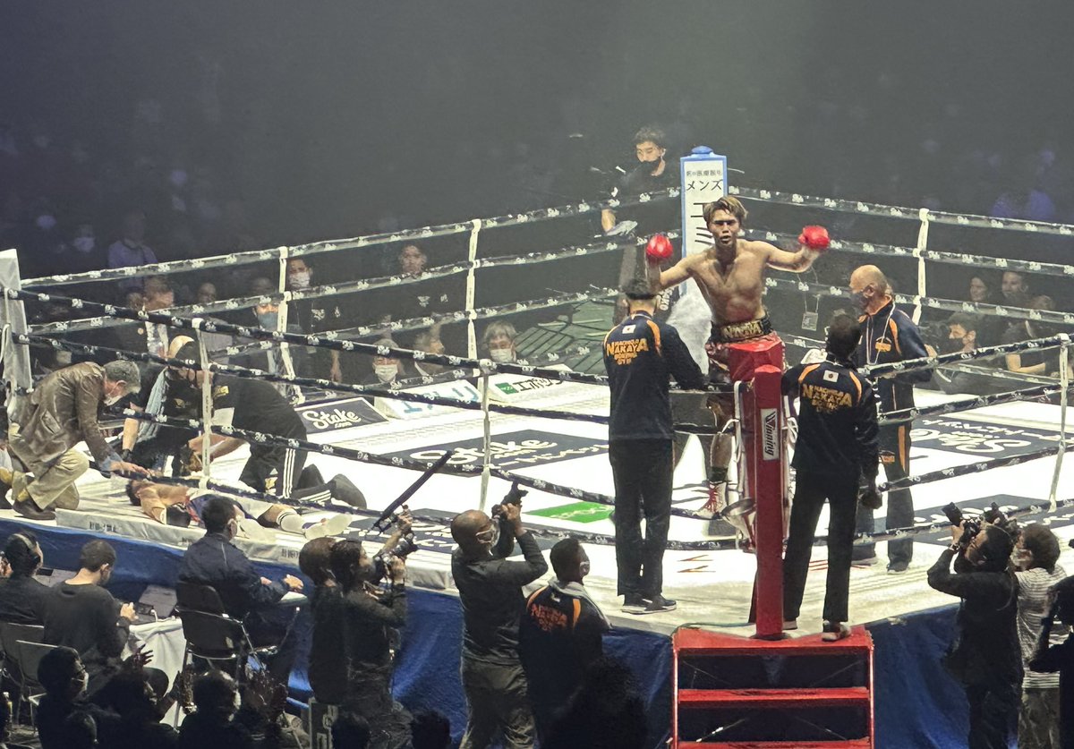 Tokky5571's tweet photo. 🔹佐々木尽、ベテランを逆転KO🔹

✔︎ 2023.4.8 有明
✔︎ WBO-APウェルター級タイトル戦
✔︎ 佐々木尽×小原佳太

小原が右で先制ダウンを奪い
佐々木が左ボディーで倒し返す。

最後はベテランに右を叩き込み佐々木尽がインパクト抜群の逆転KO勝ち🥊小原佳太はしばらく起き上がれずダメージが心配。 https://t.co/JnLsM3M9Yr