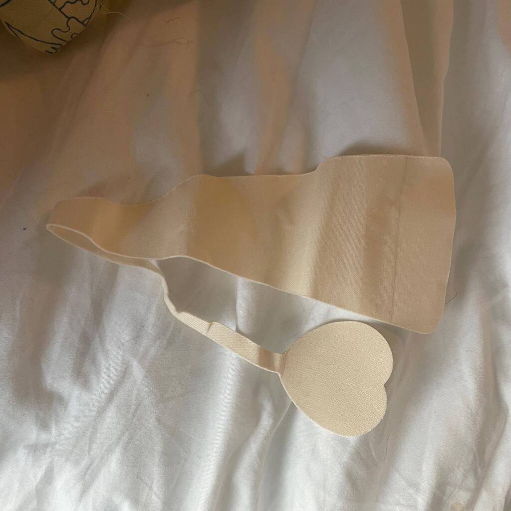 Things you pack for the day when you’re dressing as Slave Leia at #starswarscelebration - I packed a complete change of clothes too! instagr.am/p/CqxLRlPIk5h/