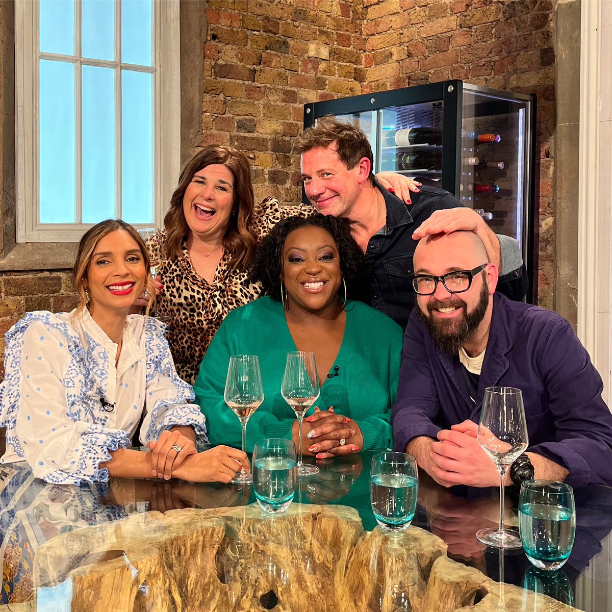 GOOD MORNING and Happy Saturday! ☀️🙌🐣 Join this terrific team at 10am on BBC One! #SaturdayKitchen @ShiviRamoutar @knackeredmutha @1Judilove @matt_tebbutt @ChefBainbridge