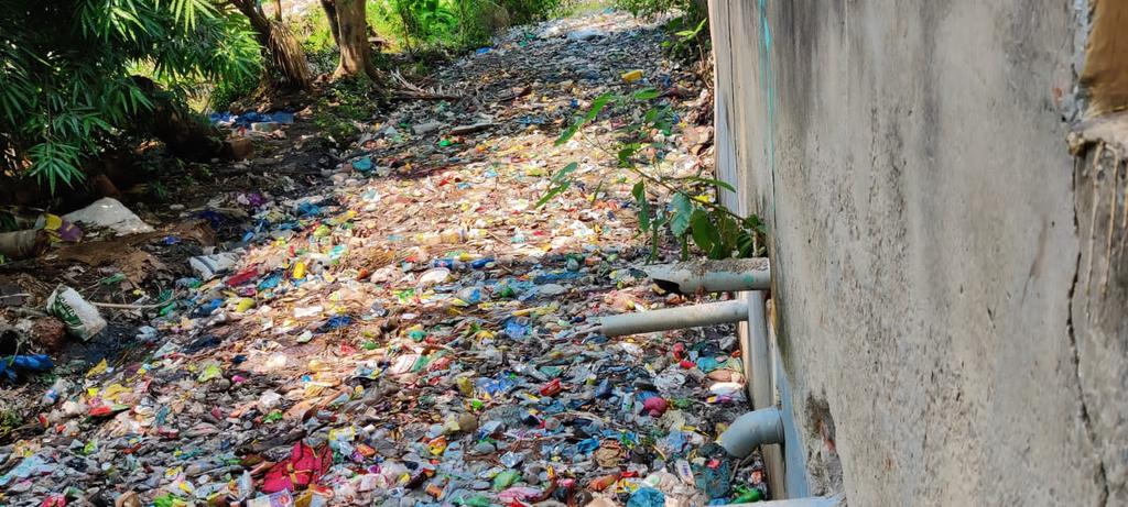 SayedKashifNoo2's tweet photo. @CMCCuttack @SSingh_odisha  please sir look into this and take action for clear the drain, #mosquito #drainblockage https://t.co/dWBJa0L44Z