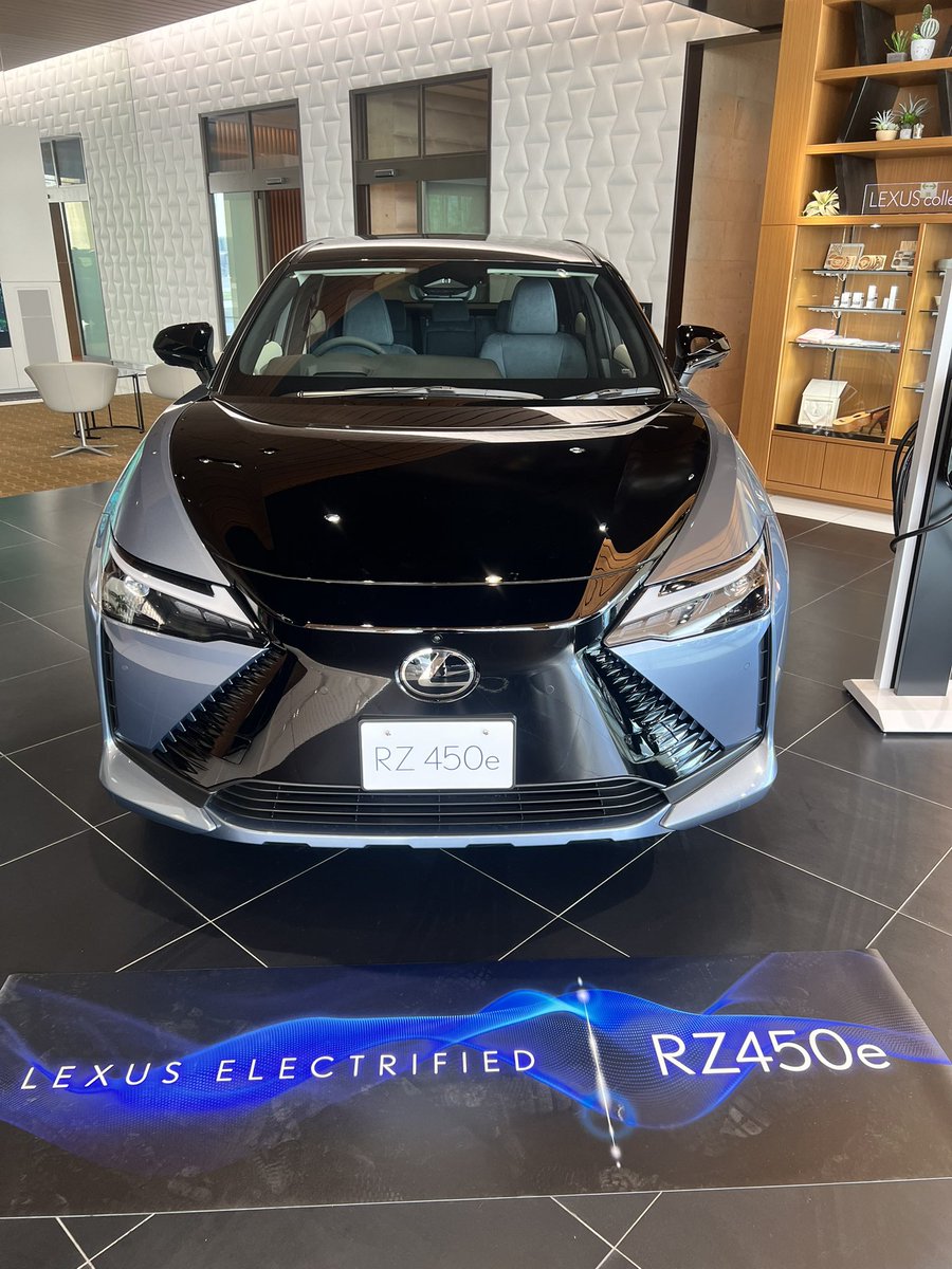 ryogoro0421's tweet photo. BEV=バッテリー式電気自動車。
LEXUS RZ
#EV #電気自動車 #電気自動車の旅 #BEV
#lexus
#lexusgram
#lexuscustom
#レクサスグラム
#FSport
#みんカラ
#lexusokazaki
#レクサス岡崎
#近未来
#新型 https://t.co/5v2lUQTqKE