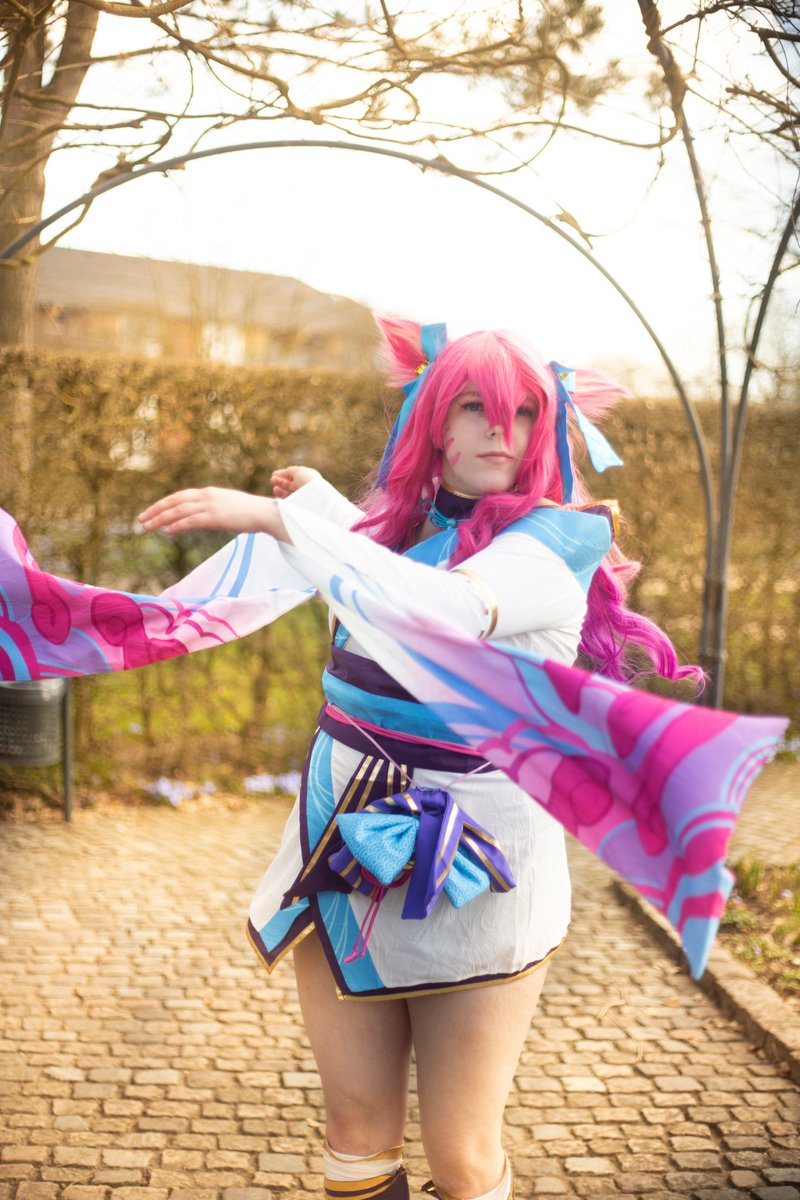 RizzyBerrycos's tweet photo. Any league fans out there! 
#ahricosplay #spiritblossom #cossplay #LeagueOfLegends @riotgames @LoLGermany @LoLUKN #gamecosplay https://t.co/JXu6KuRsdp