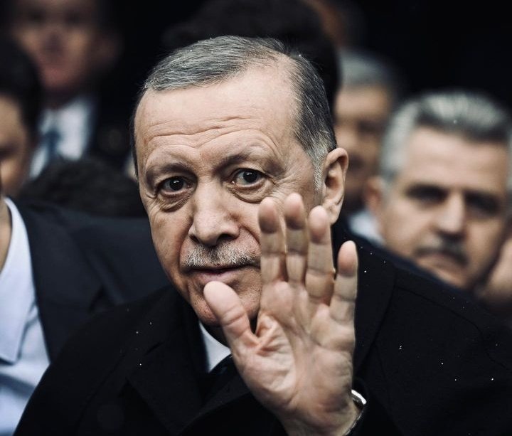 Gnkn33's tweet photo. Takipleşme etkinliği başlıyor 

🇹🇷CUMHUR İTTİFAKI KAZANACAK🇹🇷
Yoruma BAYRAK bırakan herkes birbirini takibe alsın,  
1-Bu Tweetin altına “🇹🇷” bırakıyoruz.
2-Yorumlar kısmına girip, “🇹🇷” bırakan herkesi limit dolana kadar takip ediyoruz.
3-Bu tweeti RT’liyoruz ki herkese ulaşsın. https://t.co/2JKaQNKveJ