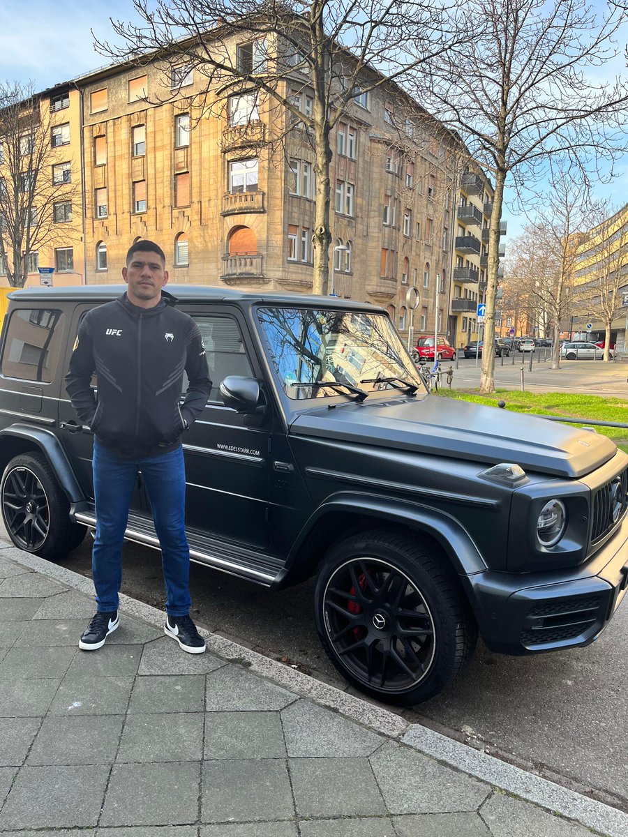 Wishing the UFC Middleweight Champion <a href="/AlexPereiraUFC/">Alex "Poatan" Pereira</a> all the best against Israel Adesanya <a href="/stylebender/">Israel Adesanya</a> in his upcoming fight tomorrow 💪 #UFC287 #UFC