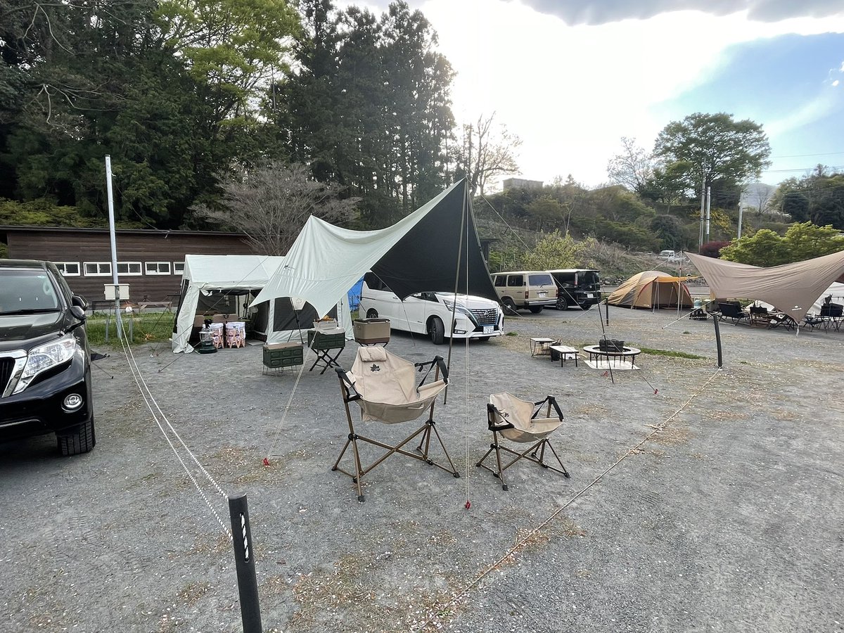 KMCAMP1001's tweet photo. 今日は風が強いから中でご飯🙂 https://t.co/bnAjXcnfOL