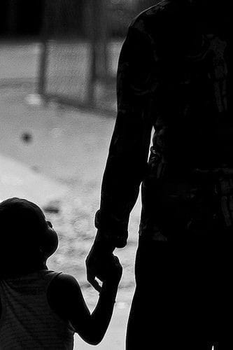 "(La maternidad) No se trata sólo de llevar nueve meses y de dar a luz seres sanos de cuerpo, sino de darlos a luz espiritualmente. Es decir, no sólo de vivir junto a ellos, con ellos, sino ante ellos. Creo más que todo en la fuerza del ejemplo".
Victoria Ocampo