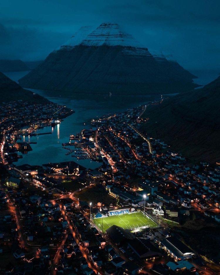 KI_Klaksvik's tweet photo. Klaksvík by night. 💙 https://t.co/up7DrK6GqY