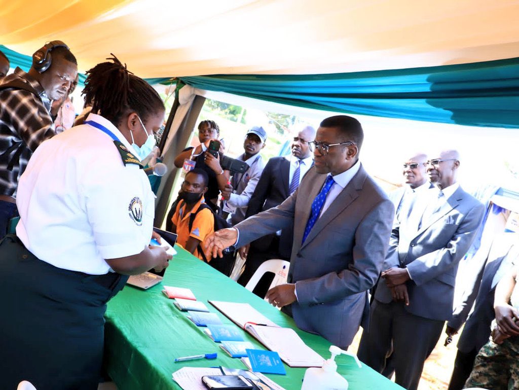 CultonScovia's tweet photo. People are getting express passports and National IDs at the CBS PEWOSA trade fair at Kabaka’s palace Lubiri - Mengo. 
The @NIRA_Ug and @DCICUg tents are the busiest. 
The trade show will close on Monday 10th April
Akutemyako oyagala wa mbazzi?
Thank you @cpmayiga and @cbsfm_ug https://t.co/WC7jWl002x
