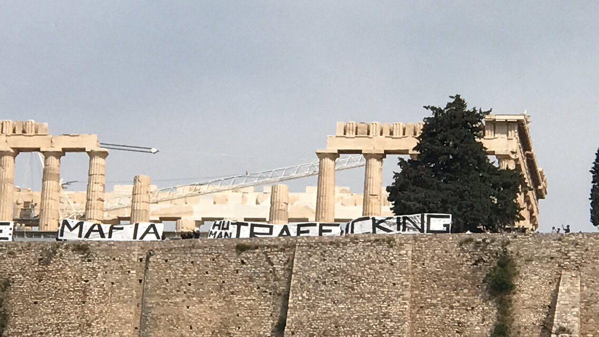 efodos_ta's tweet photo. Πανό στην Ακρόπολη για την υπόθεση της 12 Χρόνης στον Κολωνό.
Προσαγωγές στο ΑΤ Ακροπόλεως! Κάλεσμα σε κόσμο να μαζευτεί εκεί. #antireport #12χρονη https://t.co/JJ5HxlyVOM