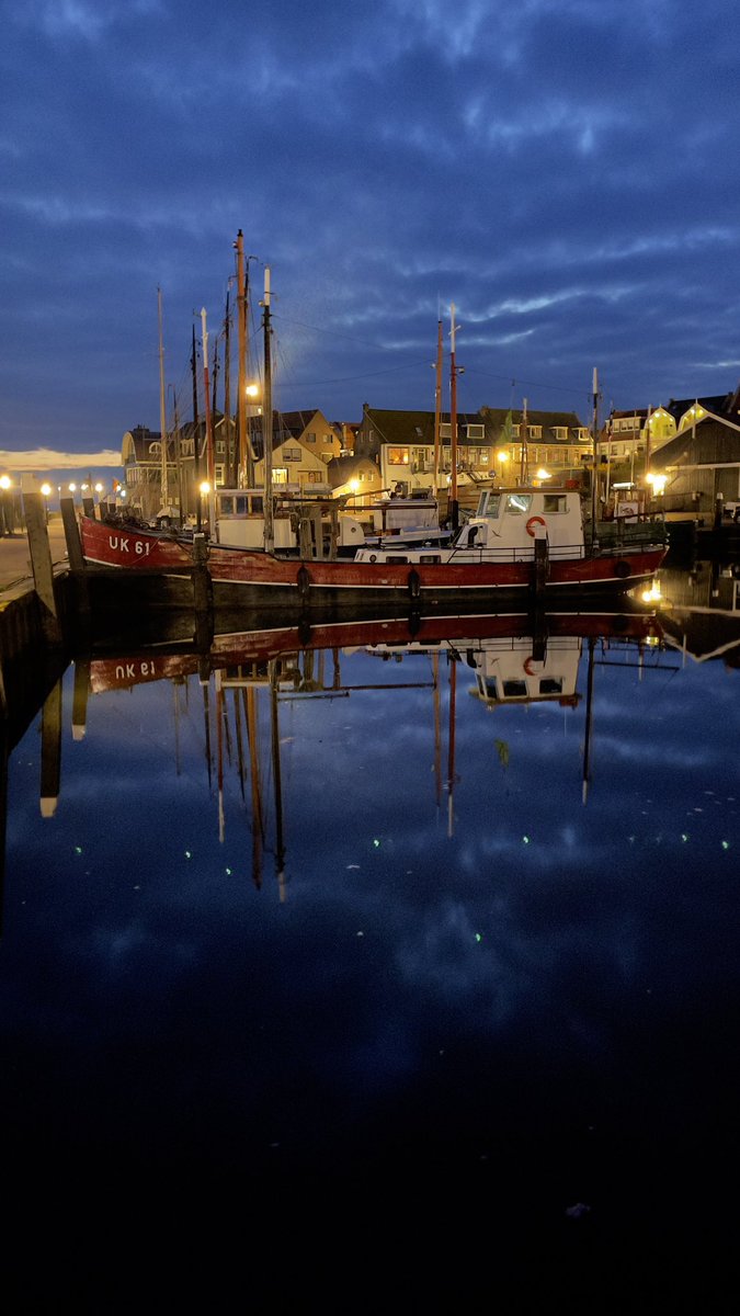 Westhaven bij avond.  #urk#westhaven#kijkeensecht @CameraNU_nl @CameraNU_nieuws