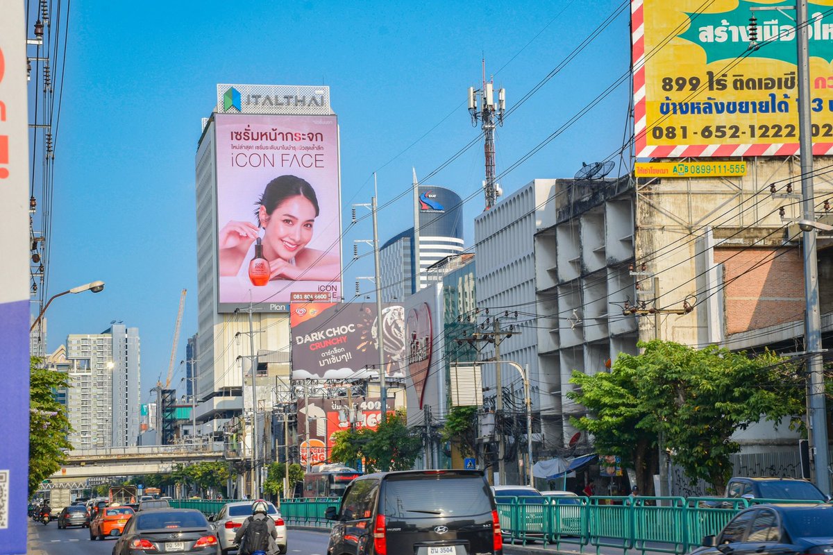 TheiConGroup59's tweet photo. สุดยอด‼️
การเปิดตัวอย่างยิ่งใหญ่
ยึดพื้นที่สื่อทั่วกรุงฯ
กับ iCON FACE iSERUM
เซรั่มหน้ากระจก 🧡
เผยโฉมพรีเซ็นเตอร์
"มิน พีชญา"
สมกับที่รอคอยกันมานานจ้า✨
#TheiConGroup
#มินพีชญา
#iConFaceiSerum
#iConFace #iSerum
#เซรั่มหน้ากระจก
#Skincare #เซรั่ม
#iCONNEXT #Boom https://t.co/gbls89vdHF