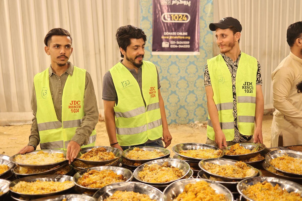 jdcfoundationpk's tweet photo. 17 رمضان المبارک کی سحری کے مناظر
.
.
.
#jdc #jdcfoundation #jdcsehroiftarprogram #ramzan #ramadan #ramadan2023 https://t.co/B3MRZWFHM4