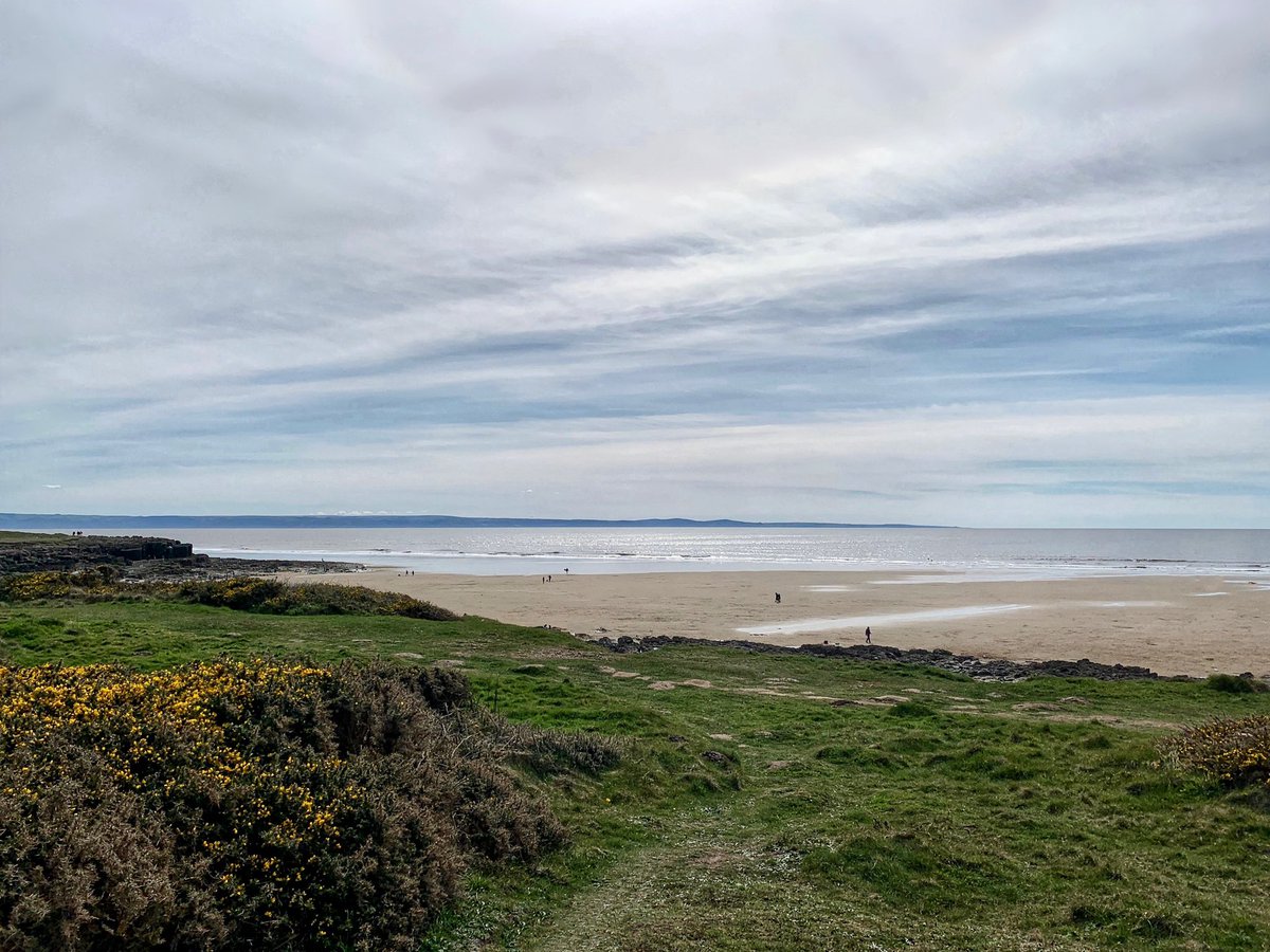 davies_parry's tweet photo. #HappyEaster #weekend! ๐ฃ๐ฅ๐ฐ#restbaybeach #Porthcawl #Spring #SaturdayMotivation @StormHour @ThePhotoHour @ITVWales @Ruth_ITV @S4Ctywydd @metoffice #loveukweather @ItsYourWales #Easter2023 ๐๐๐ https://t.co/VenXr8cx3S