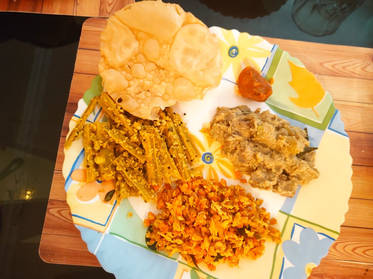 menonvarsha's tweet photo. When your mom showers her love thru food, you end up avoiding the food that she will feel least bad about (rice in my case today😊)
My lunch of drumstick #thoran, carrot #upperi and #avial with an indulgence in pickle and papad😋
Amma - happy✅
My body - happy✅ https://t.co/8utIeE6e8q
