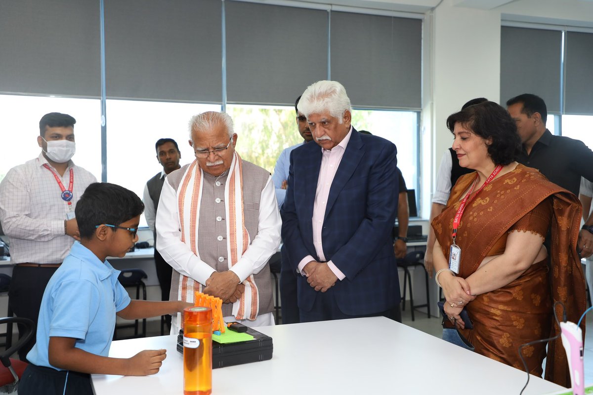 satyaschoolggn's tweet photo. Hon'ble Chief Minister Manohar Lal Khattar @mlkhattar @cmohry joined by our Chairman Mr Rakesh Bharti Mittal, interacted with the young geniuses of Satya School to understand how the technology is integrated in the learning at Satya School.
#itstartswithsatya https://t.co/YSGH08bDLG